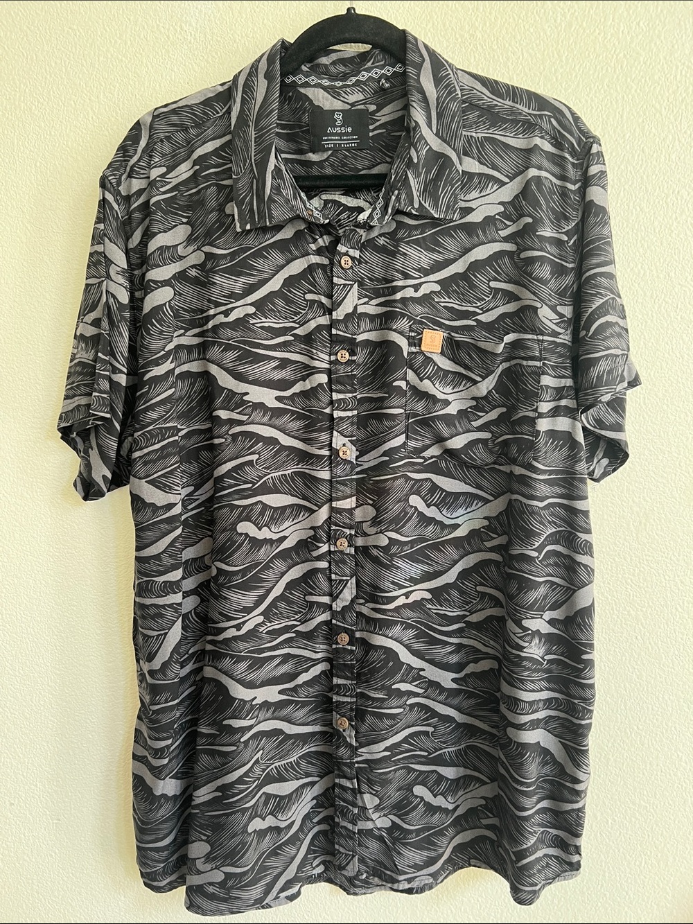 AUSSIE Casual Button-Up Short Sleeve Shirt Dark Ocean Wave Black/Grey Men's XL